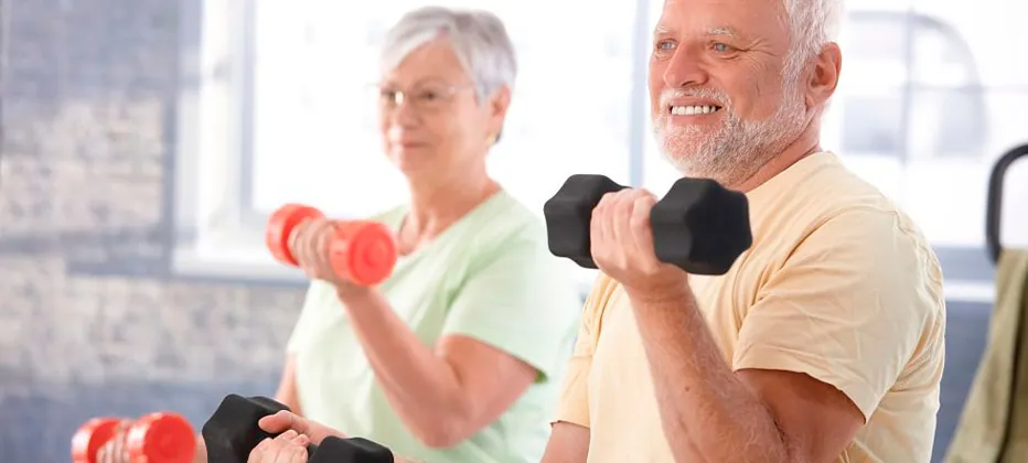 cuanto tiempo debe hacer ejercicio un adulto mayor cuantas veces por semana han de hacer ejercicio los mayores