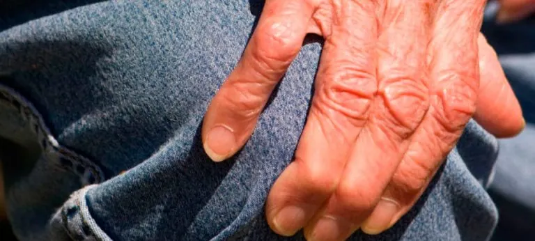 Cuáles son los síntomas motores que afecta el Parkinson