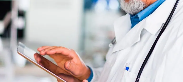 Eficacia y seguridad de los implantes auriculares en el tratamiento alternativo Parkinson