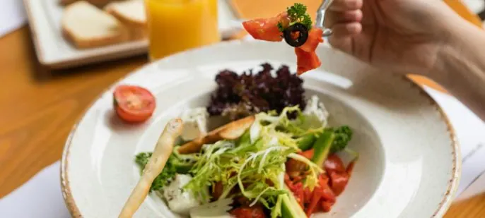 Hábitos de sueño y alimentación en el Alzheimer: ¿cómo influyen?