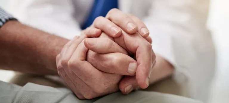 ¿Puede vivir sola una persona con Parkison?
