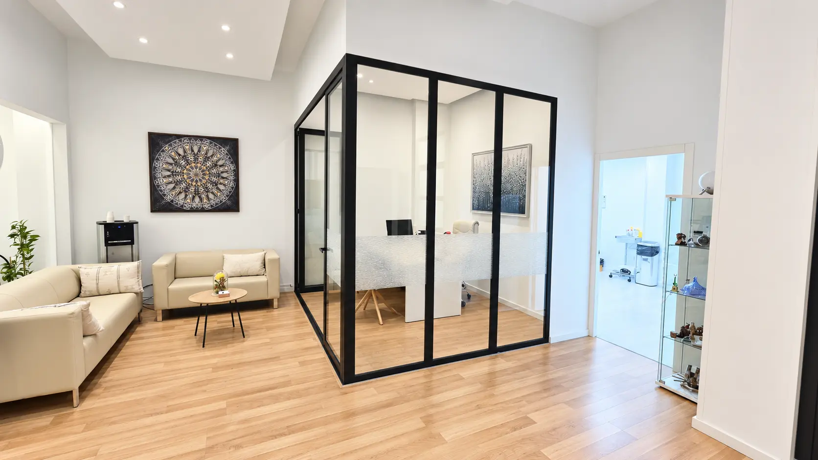 Consultas y sala de espera de Parkinson & Salud